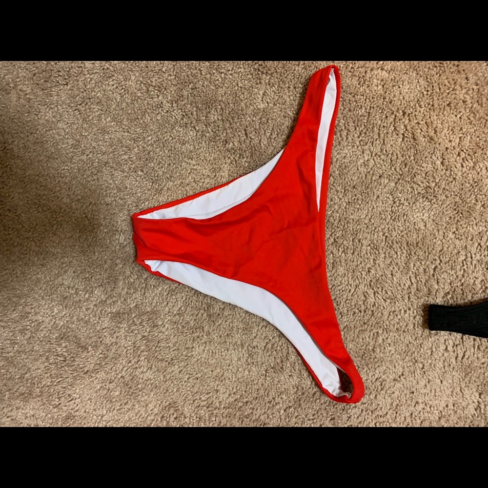 Red Bikini - Picture 4 of 5